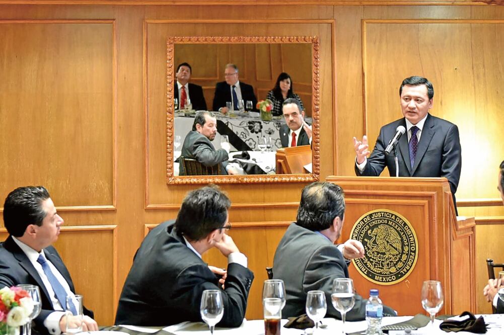 El secretario de Gobernación, Miguel Ángel Osorio Chong, se reunió ayer con los presidentes de tribunales de justicia del país (ESPECIAL)
