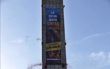 ¿Por qué escalaron ambientalistas la Estela de Luz?