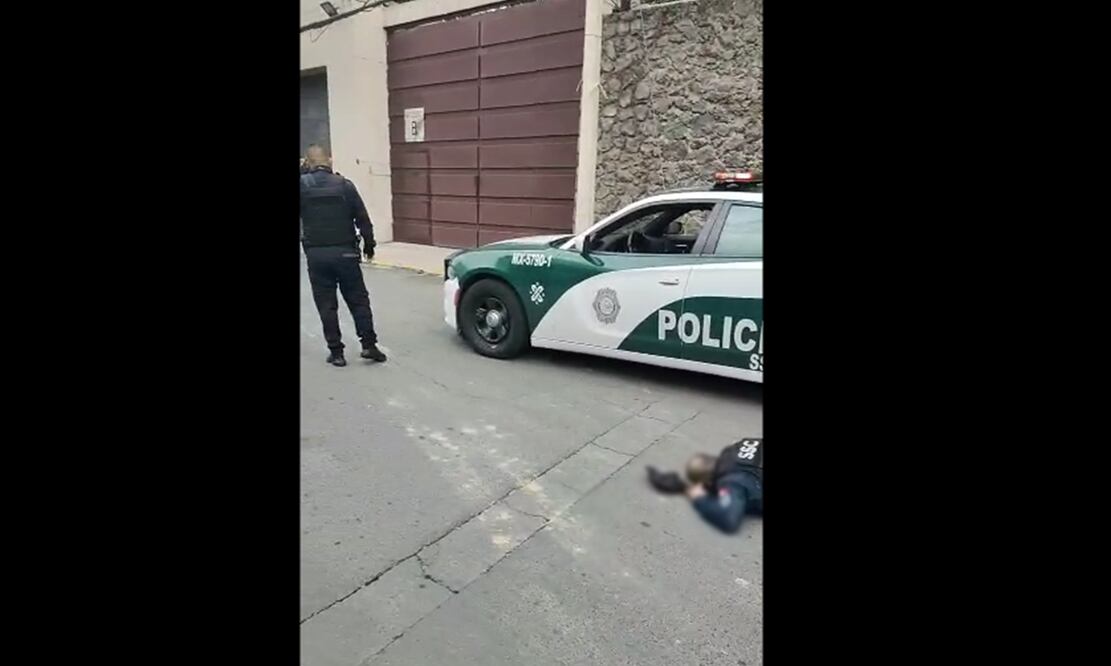 El oficial fue atendido por personal del Escuadrón de Rescate y Urgencias Médicas que lo diagnosticó sin signos vitales. FOTO: Especial/EL UNIVERSAL/