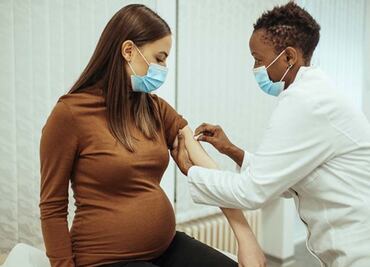 Mujeres embarazadas con Covid-19 tienen más riesgos de sufrir mortinatos: estudio