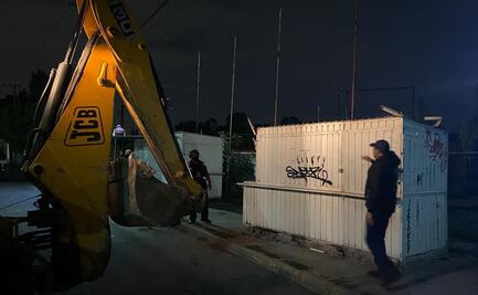 Comerciantes dañan vehículos tras desalojo de puestos en Los Reyes La Paz