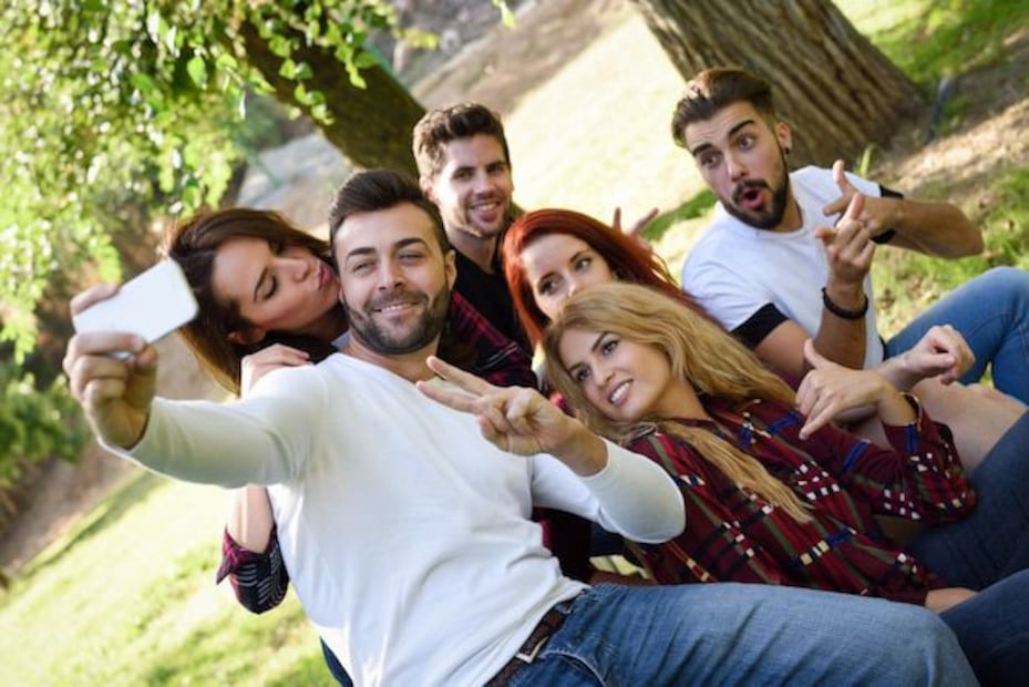 La felicidad como experiencia compartida. Fuente: Freepik.