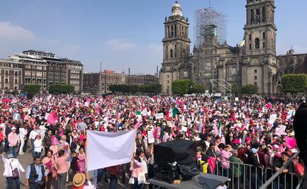 En Marcha por la Democracia, el Zócalo lució repleto, pero sin bandera monumental