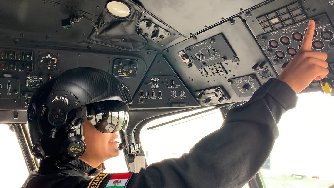 Mujer piloto aviador de GN. Foto Alberto Gónzalez