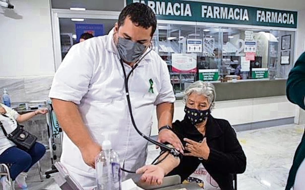  El Seguro Social  contrata  mil 540 médicos familiares