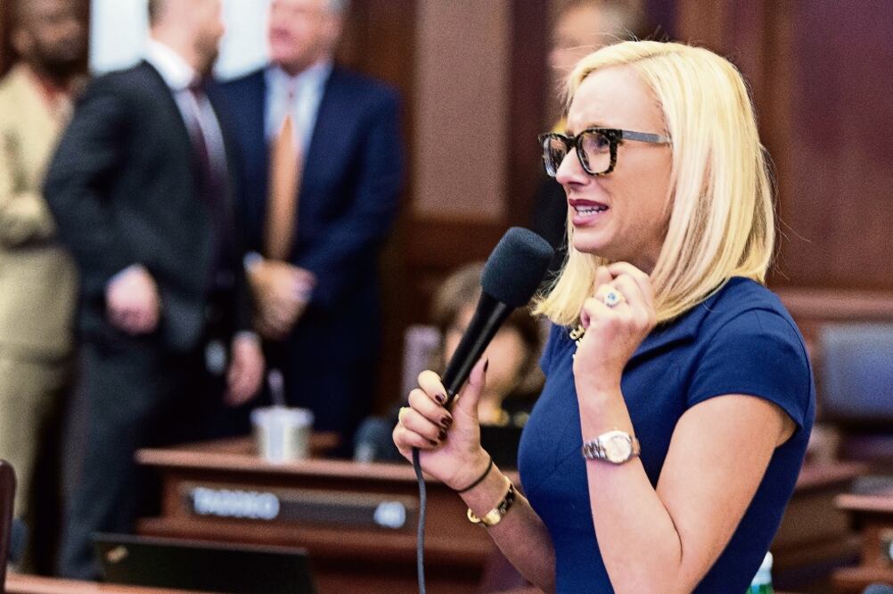 Mensaje. Lauren Book, senadora demócrata, dijo que la propuesta aprobada en el Senado de California es insuficiente. 