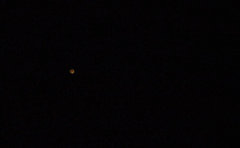 Este fenómeno es ideal para observar detalles fascinantes del vecino polvoriento del sistema solar.
Foto: Captura de pantalla en X