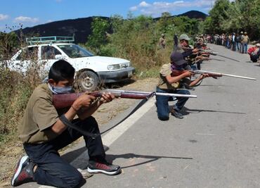 Capacitan a niños con armas “para defender a su pueblo” en Guerrero
