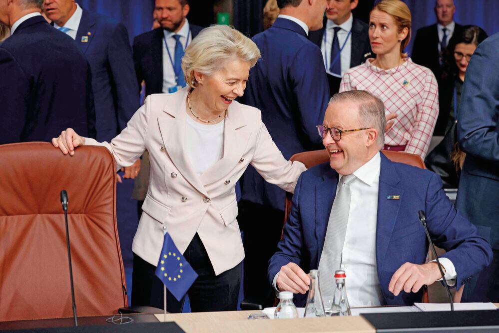 La líder de la Comisión Europea, Ursula von der Leyen, y el premier australiano, Anthony Albanese. Foto: AFP