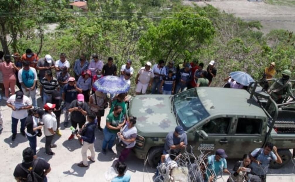 Pobladores retienen a militares y policías estatales en Chilpancingo, Guerrero