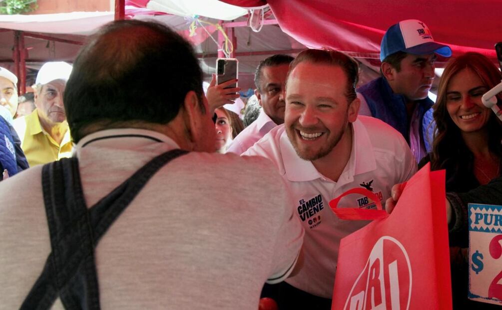 Santiago Taboada se reunió con taxistas y les prometió una mesa de diálogo, en donde haya criterios técnicos y no políticos. Foto: Especial