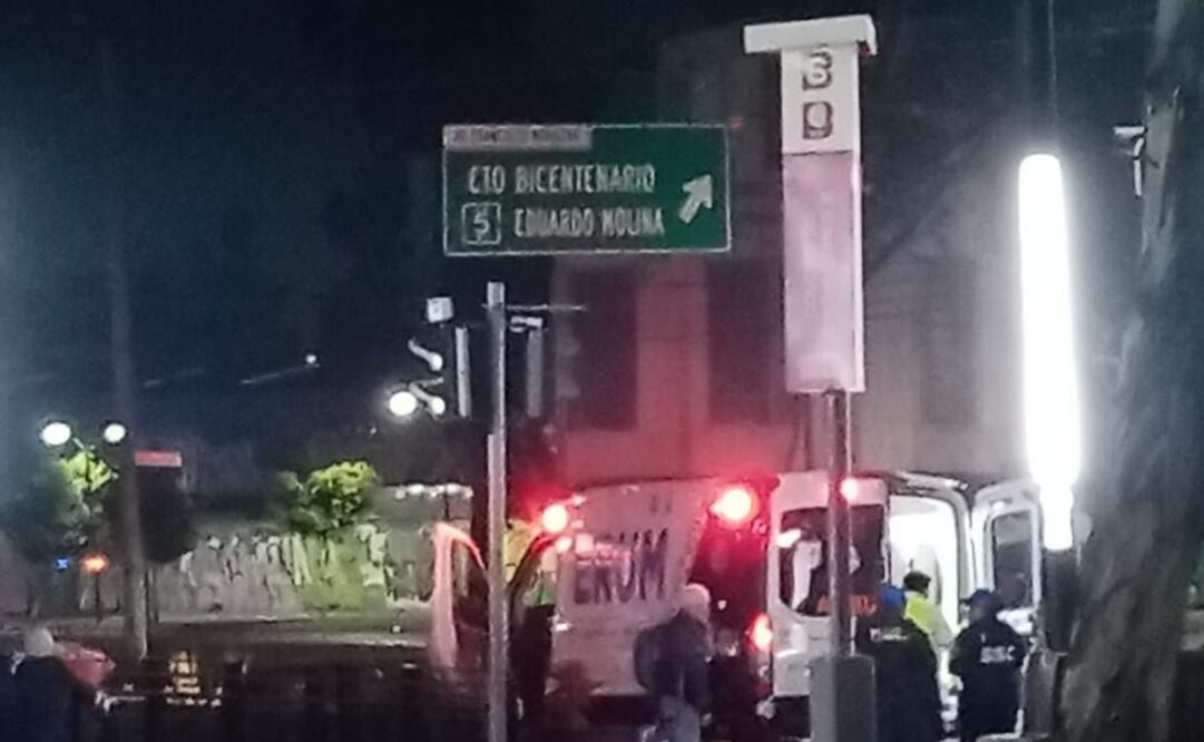 Menor es trasladado a hospital tras desvanecerse en estación del Metrobús. Foto: especial