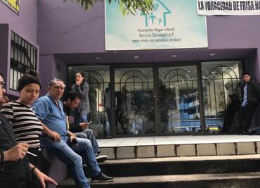 "Trini" recibió un disparo, quedó cuadripléjico y pide ayuda de AMLO para que no los desalojen de casa hogar