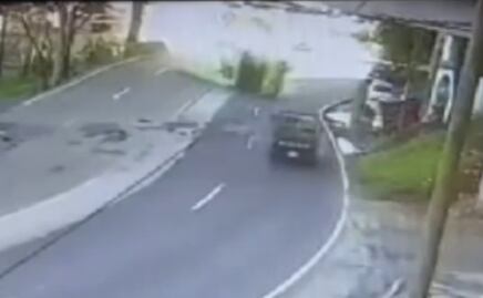 VIDEO: Así se vio la volcadura de un camión de transporte público en la México-Cuernavaca; dejó más de 30 heridos