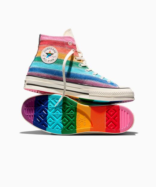 La suela de todos los tenis de Converse es color arcoíris. Foto: Converse