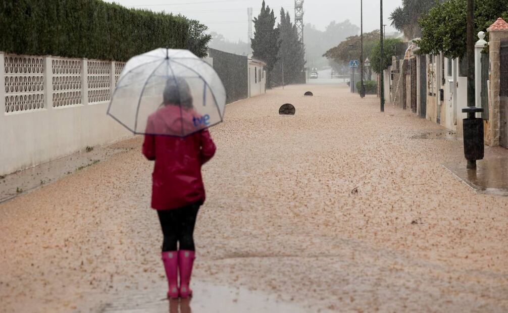 El paso de la DANA ha forzado nuevos desalojos preventivos en el río Campanillas ante un posible desbordamiento. Foto: EFE