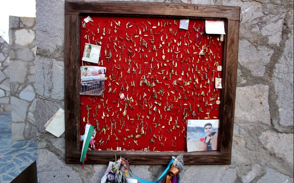 En San José de Gracia, Aguascalientes, en medio de la presa Plutarco Elías Calles se erige la imagen de un Cristo sin el brazo y pierna derechos, al que miles de enfermos piden milagros, el miércoles 16 de abril de 2025. Foto: Xóchitl Álvarez/EL UNIVERSAL