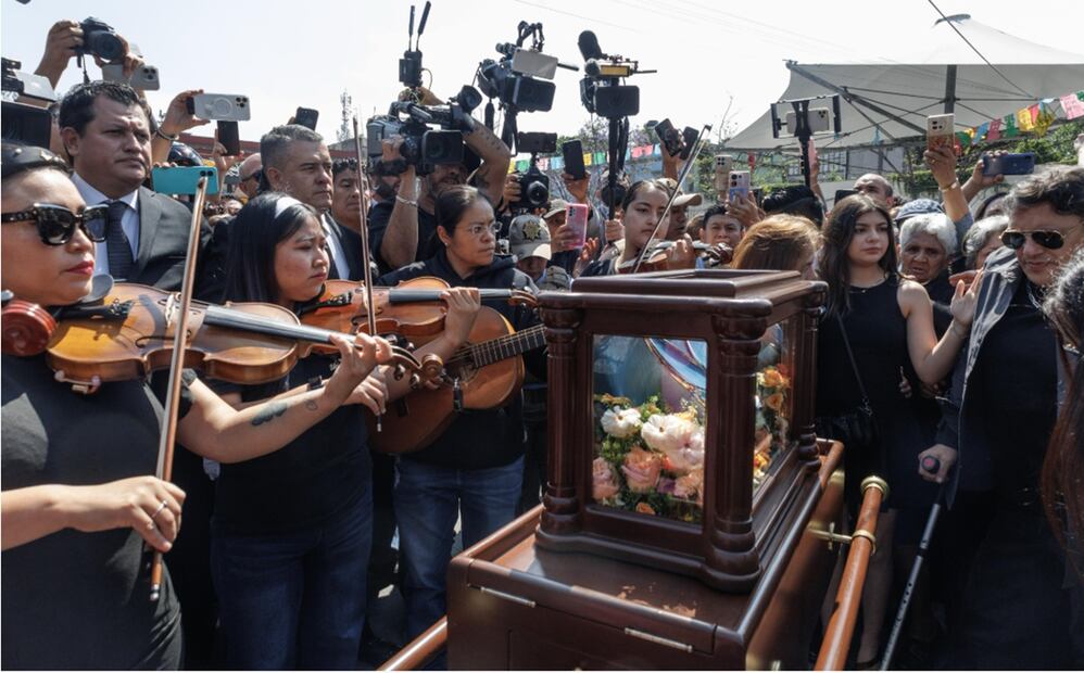 Homenaje a Paquita la del Barrio desde la funeraria, a Garibaldi, pasando por el Mercado Martínez de la Torre hasta Casa Paquita. Foto: Yaretzy M. Osnaya / EL UNIVERSAL