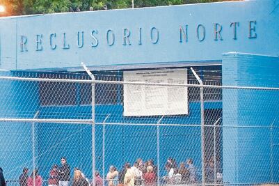 Autoridades decomisan 259 celulares en penales