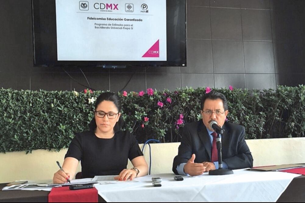 Karen Quiroga, coordinadora de Prepa Sí, y Carlos Nava, director del Fideicomiso de Educación Garantizada, hicieron la petición (ESPECIAL)