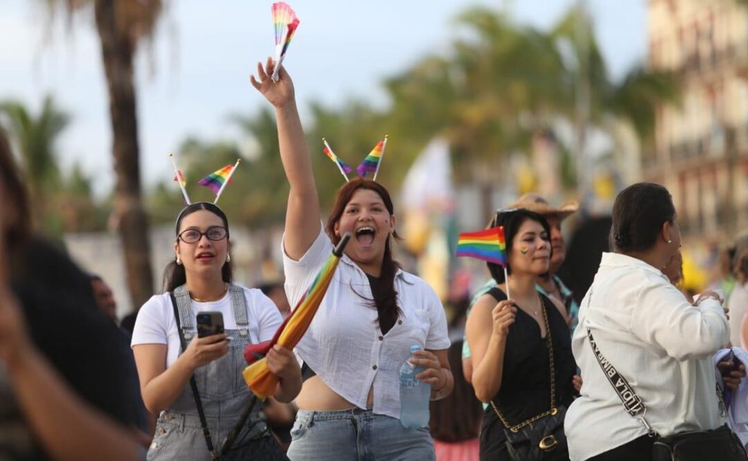 A fin de cuidar el ambiente, se tuvo un aseo y limpieza de toda la zona, donde miles de personas se concentraron a lo largo del malecón. Foto: Especial