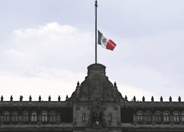 Suspenden actividades de establecimientos mercantiles ubicados en Plaza de la Constitución por Grito y Desfile