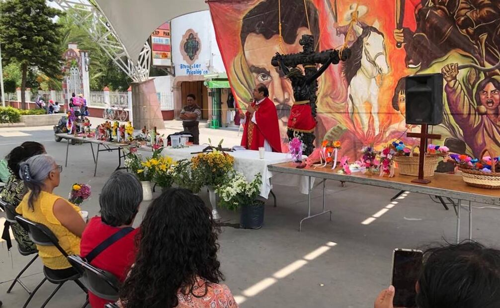 Misa en memoria de las dos personas que murieron hace 17 años durante enfrentamientos entre pobladores de la región y las fuerzas de seguridad de Atenco. Foto: Emilio Fernández/EL UNIVERSAL