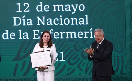 AMLO entrega reconocimientos por Día de la Enfermera; son “heroínas y héroes”, les dice