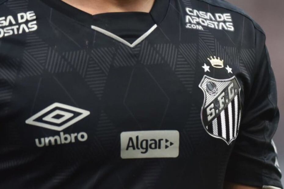 El Santos usará una corona bordada en su uniforme en honor a Pelé
