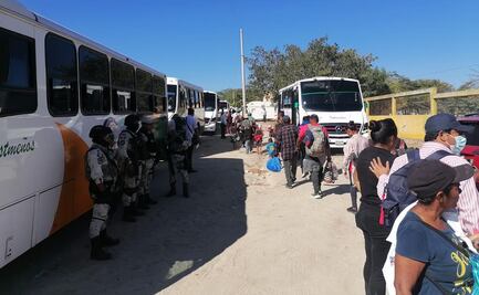 Caravana "Éxodo de la Pobreza" acusa engaño del INM; de Oaxaca los llevaron a garita migratoria