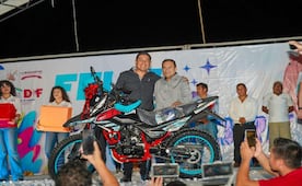 Alcalde de Las Margaritas en Chiapas rifa motos y cuatrimotos por el Día del Padre; reúne a miles de asistentes