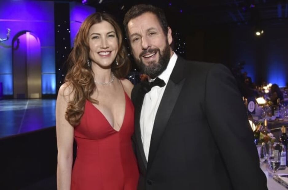 Adam Sandler recibe premio pero sus hijas se llevan toda la atención 
