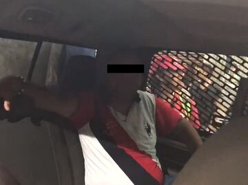 Brigadista acusa que presunto policía le robó el celular durante marcha del 2 de Octubre