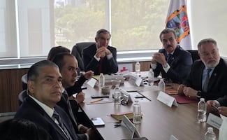 Américo Villarreal acuerda colaborar con CANACAR y CONCAMIN; gobierno de Tamaulipas busca agilizar tránsito carretero