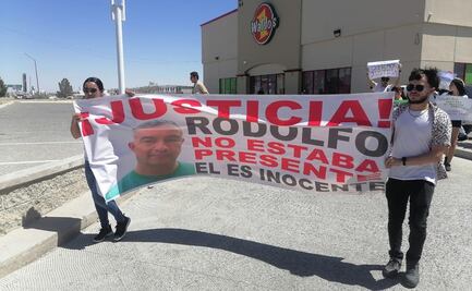 Marchan familiares de trabajador del INM detenido por incendio que dejó 40 migrantes fallecidos en Ciudad Juárez