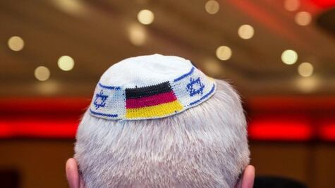 Recomiendan a los judíos en Alemania no llevar su kipá en público por aumento de antisemitismo