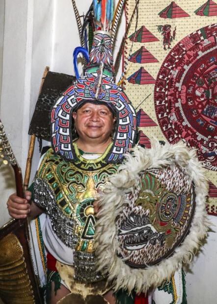 La familia que lleva las tradiciones mexicas al mundo