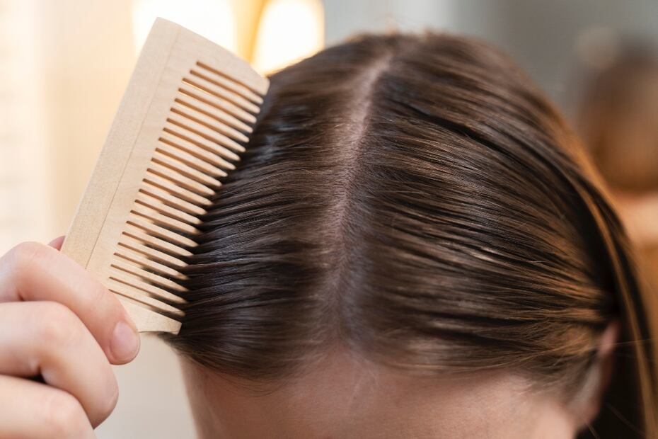 Errores en el manejo del cabello incrementan la fragilidad y la pérdida de volumen. Foto: Freepik