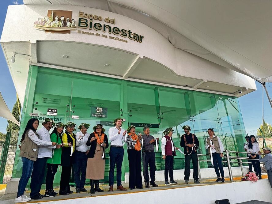 Delfina Gómez e Higinio Martínez inauguraron una sucursal del Banco del Bienestar en Texcoco. Foto: Especial