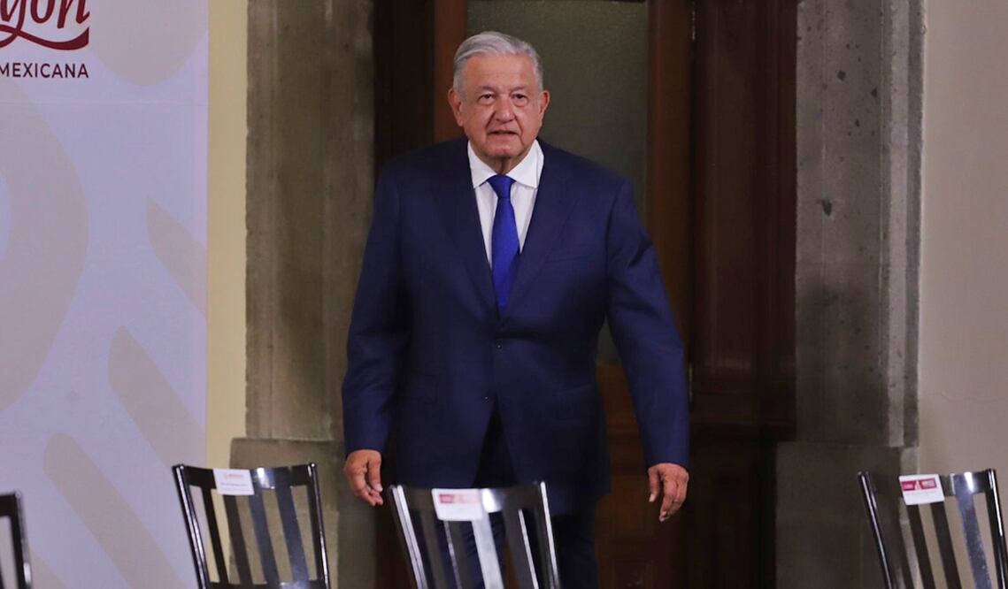 El presidente López Obrador no descartó que el gobernador saliente de Quintana Roo, Carlos Manuel Joaquín González, se pueda integrar a su gobierno. Foto: Berenice Fregoso