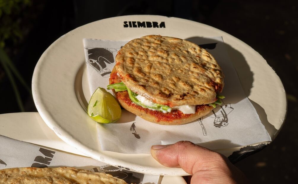 Tacos con tortilla de maíz endémico. Foto: cortesía Siembra Taquería y Ana Lorenzana