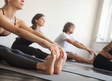 La postura de yoga que fortalece abdominales; ideal después de los 50