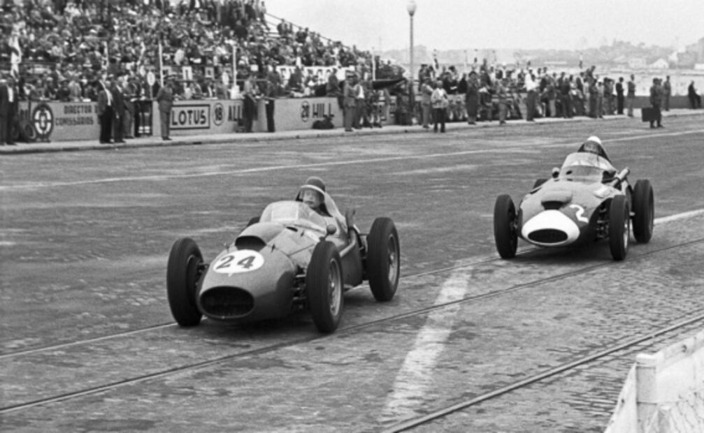 Stirling Moss y el gesto que lo inmortalizó en la historia