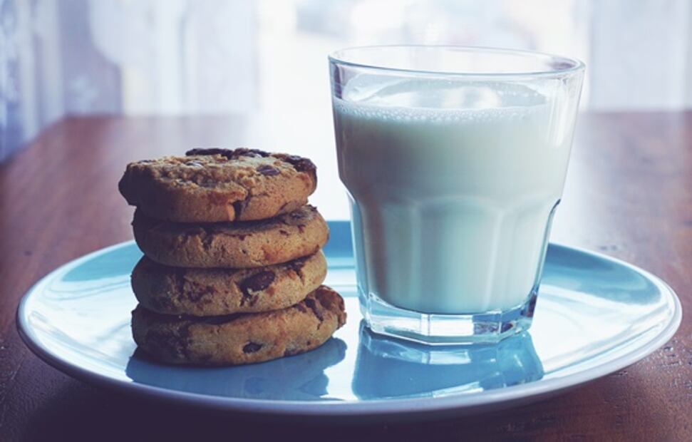 Prepara galletas con chispas de chocolate con solo 4 ingredientes