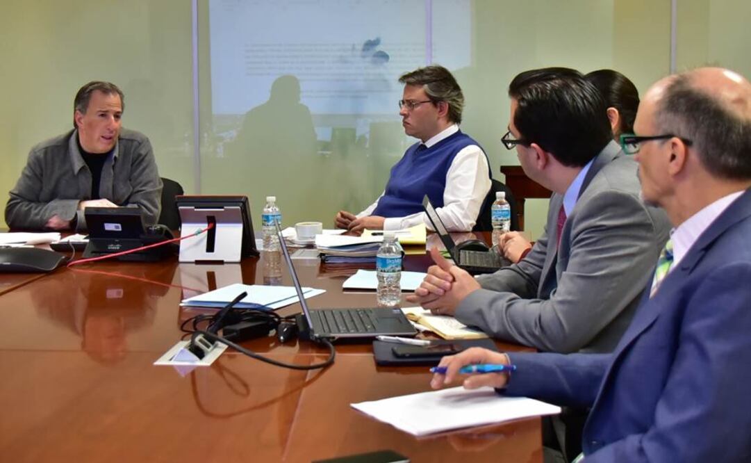 Meade evalúa impacto de encarecimiento de gasolinas y desabasto