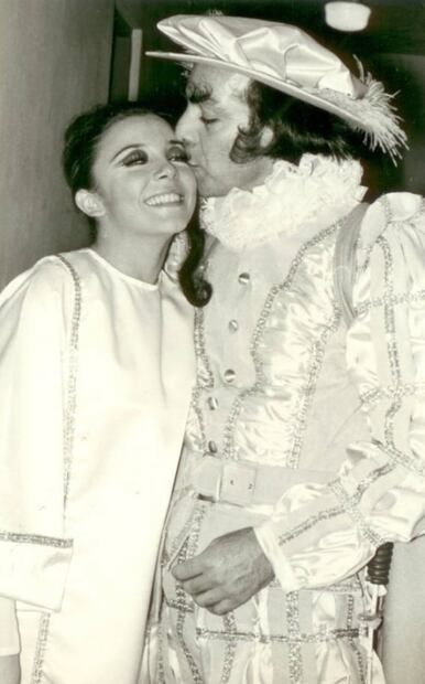 Verónica Castro despide a "El Loco" Valdés; así fue su historia de disparatado amor
