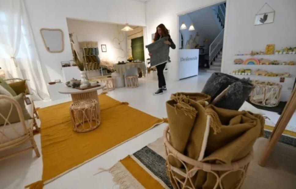 En Túnez, fabrican alfombras tipo "patchwork" con ropa reciclada 