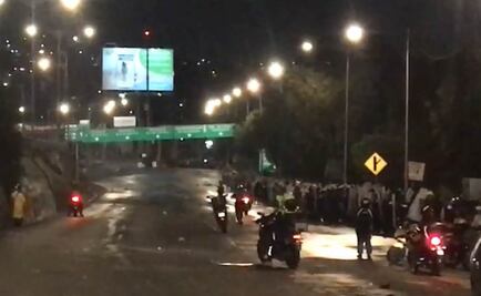 Manifestantes lanzan piedras a policías federales en zona de bloqueo en San Juanico