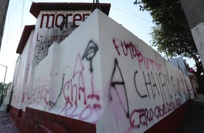Vandalizan y queman portón de casa de Morena en Toluca 