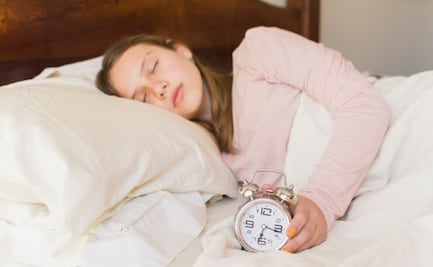 Fin del mito: 7 beneficios de dormir la siesta sólo por 30 minutos, según expertos en neurología